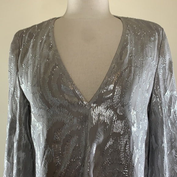 Ariel Metallic Top In Pale Steel/silver size small NWT - Picture 4 of 17